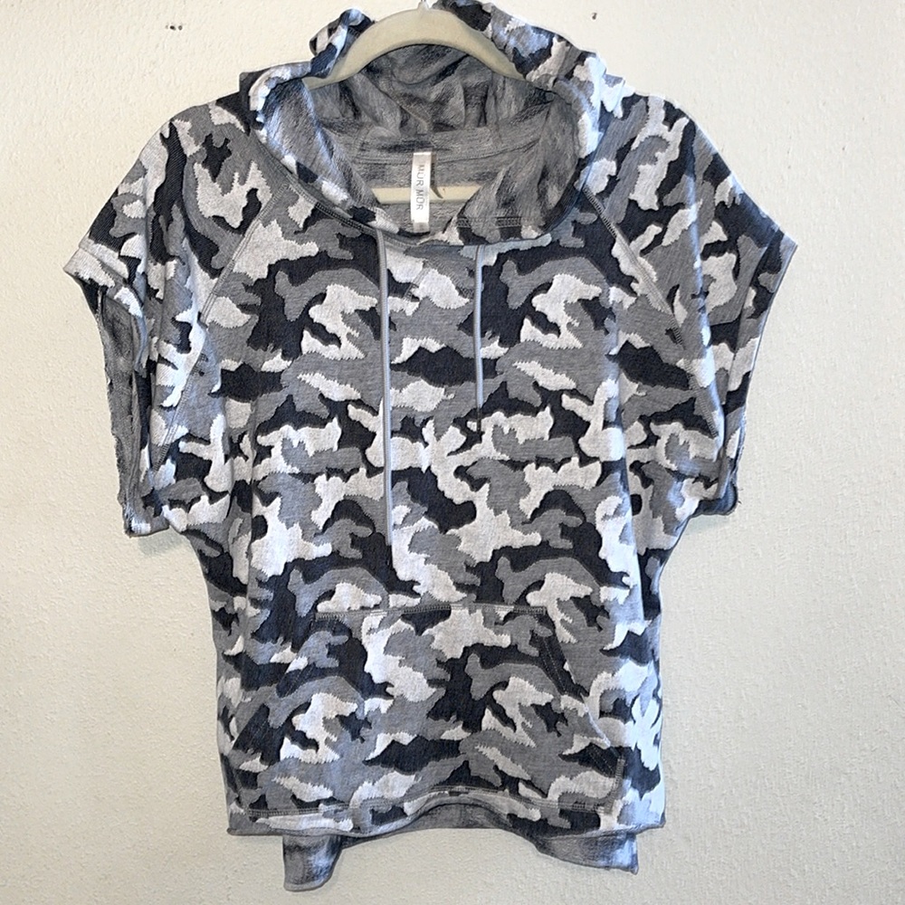 Mur Mur navy gray and white CAMO short sleeve hoodie w front pocket/pouch